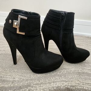 GUESS Elegant Black Suede Zip-up Ankle Boots Sz 6.5